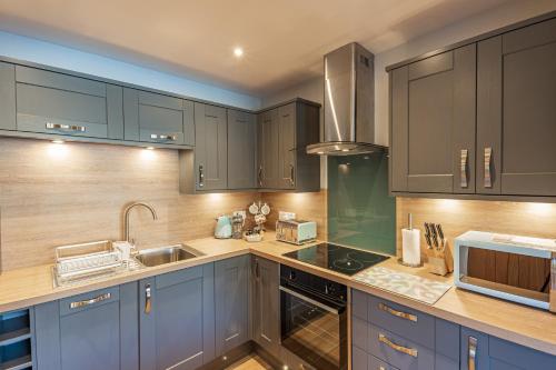 Konyha, Osprey Lodge 1 with Hot Tub in Newton Stewart