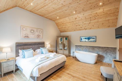 Osprey Lodge 1 with Hot Tub in Newton Stewart