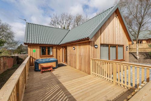 A szálláshely kívülről, Osprey Lodge 1 with Hot Tub in Newton Stewart