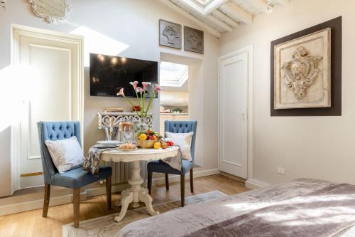 Moro Studio Suite Classy and Romantic Apartment in Lucca - image 5