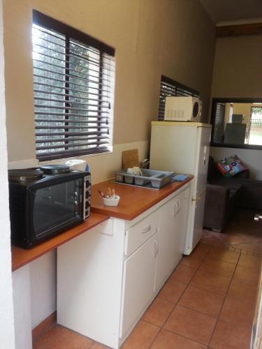 Budget Studio Apartment image 7