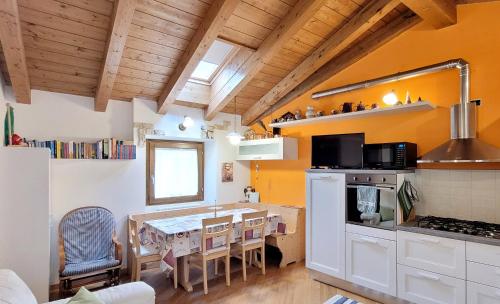  Attic family apartment in center of Moggio in Moggio