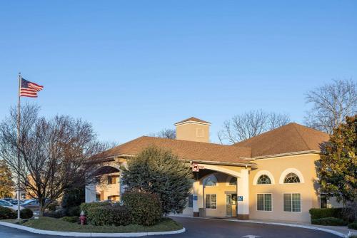 Days Inn & Suites Cherry Hill - Philadelphia
