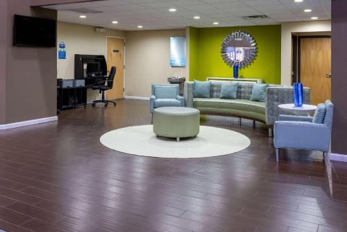 Days Inn & Suites by Wyndham Cherry Hill - Philadelphia