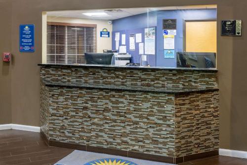 Days Inn & Suites by Wyndham Cherry Hill - Philadelphia