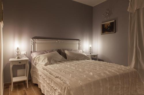 Guestroom, Al Borgo Rooms in Gradara