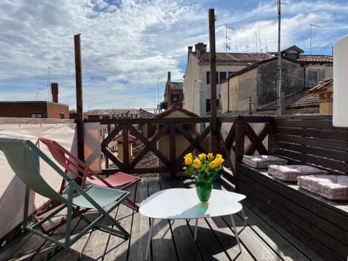 Casa Virginia direct at the canal Cannaregio with own roof terrace