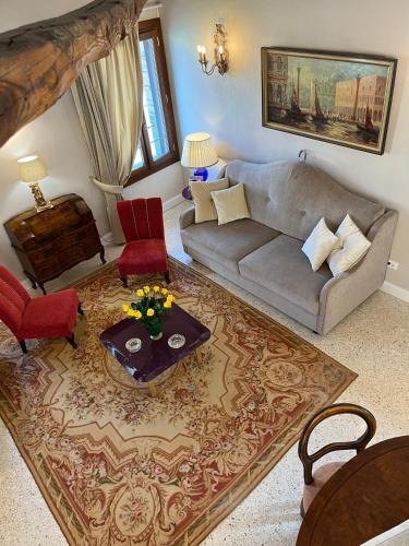 Casa Virginia direct at the canal Cannaregio with own roof terrace