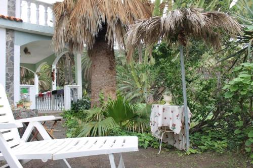 One bedroom house with enclosed garden and wifi at Vallehermoso 3 km away from the beach