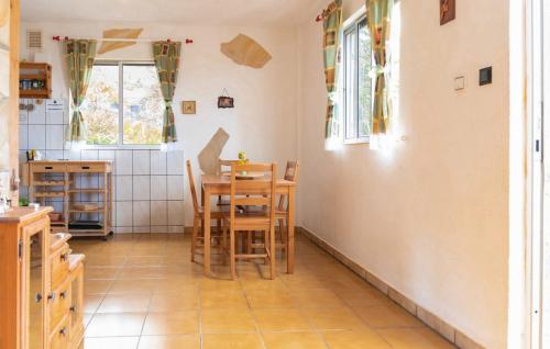 One bedroom house with enclosed garden and wifi at Vallehermoso 3 km away from the beach