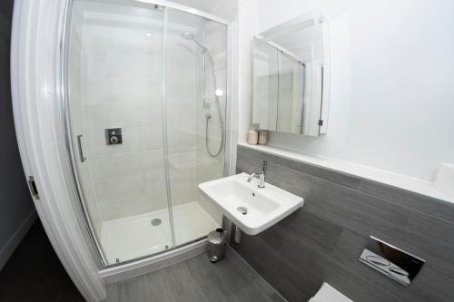 4 Middlecombe - Luxury Apartment at Byron Woolacombe, only 4 minute walk to Woolacombe Beach!, Вулакомб (фото 3)