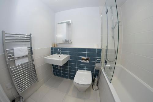 4 Middlecombe - Luxury Apartment at Byron Woolacombe, only 4 minute walk to Woolacombe Beach!, Вулакомб (фото 7)