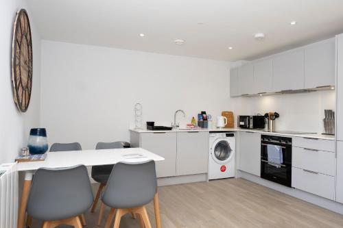4 Middlecombe - Luxury Apartment at Byron Woolacombe, only 4 minute walk to Woolacombe Beach!, Вулакомб (фото 6)