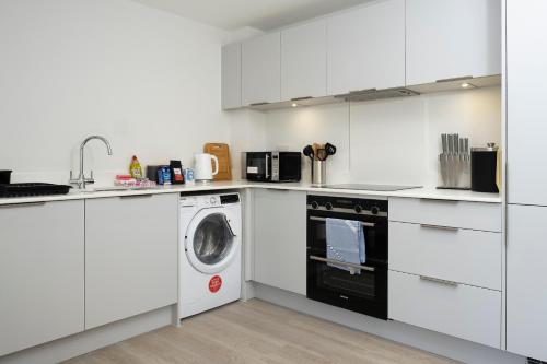 4 Middlecombe - Luxury Apartment at Byron Woolacombe, only 4 minute walk to Woolacombe Beach!, Вулакомб (фото 8)