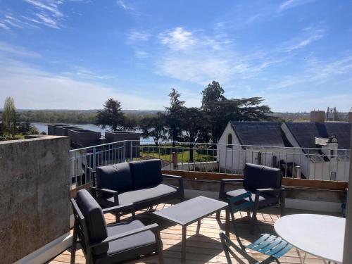 grand gîte terrasse vue Loire et château d'Ancenis