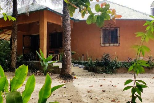 . Complete House in the jungle, near the sea.