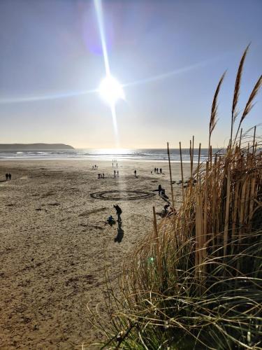 Byron - Luxury Self-Catering Coastal Apartment at the Heart of Woolacombe with Heated Indoor Pool & Gym - 4 Minutes Walk to Beach! 6 Middlecombe, Woolacombe (zdjęcie 9)