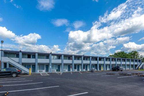 Travelodge by Wyndham Charles Town - Harpers Ferry in Charles Town, USA