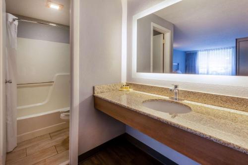 Travelodge by Wyndham Charles Town - Harpers Ferry - image 7