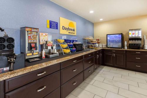 Travelodge by Wyndham Charles Town - Harpers Ferry - image 4