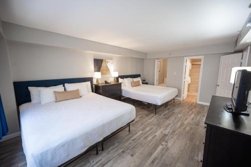 Stay Together Suites - Condominium In The Heart Of The Strip Sleeps 12 - NO RESORT FEE, Las Vegas (photo 8)