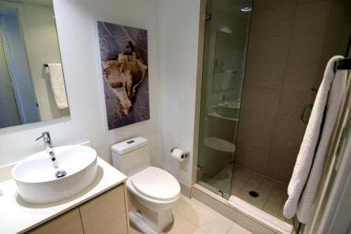 Amazing Studio Apmt 2 Full Beds Amazing view 09B in Hallandale Beach, USA
