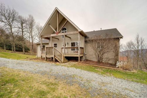 Sugar Mountain Retreat with Deck, Grill and Fire Pit! in Sugar Mountain, USA