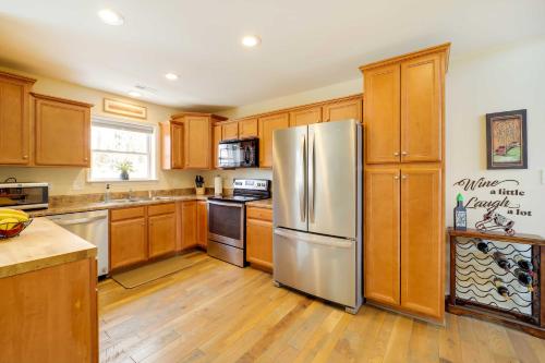 Sugar Mountain Retreat with Deck, Grill and Fire Pit! in Sugar Mountain, USA