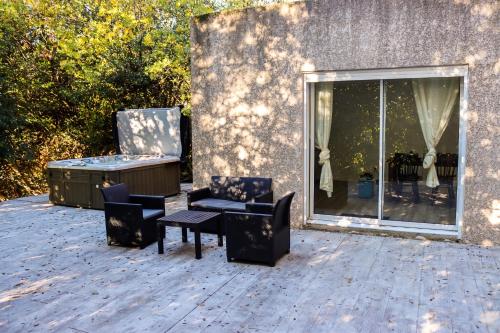 陽台/露台, Duplex Le Philandra - jacuzzi- 2 chambres in 聖依波耶的卡頓