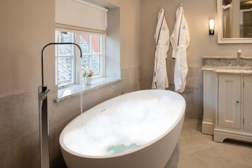 Foxhills Club & Resort in Runnymede