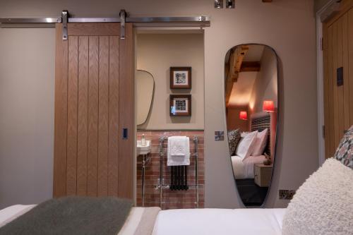 The Red Lion & Manor House Room Type - Manor House Signature Double Room