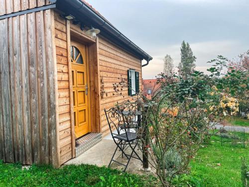 Holiday Home tiny lavender house by Interhome in 蒂真
