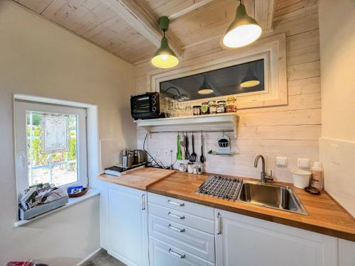 Holiday Home tiny lavender house by Interhome in 蒂真