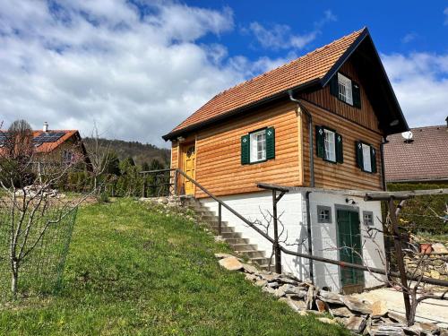 Holiday Home tiny lavender house by Interhome in 蒂真