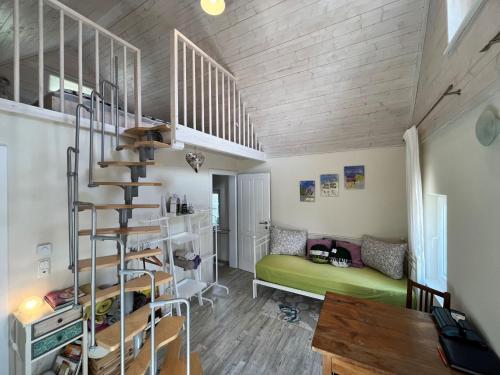 Holiday Home tiny lavender house by Interhome in 蒂真