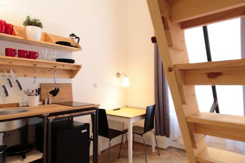 Maverick Apartments & Vintage Doubles - image 3