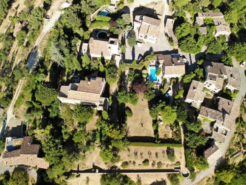 A szálláshely kívülről, La Fenice - Beautifully restored property with heated pool in small village in Reillanne