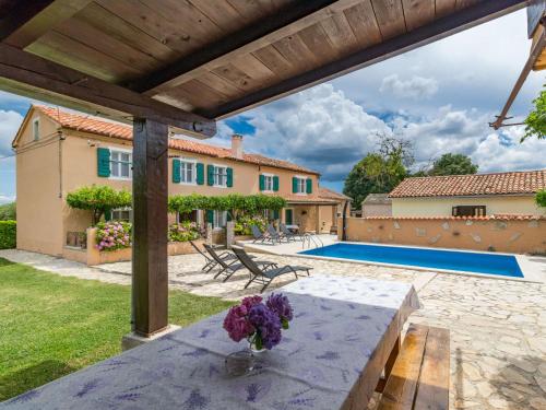 Holiday Home Hortensija by Interhome in 巴班