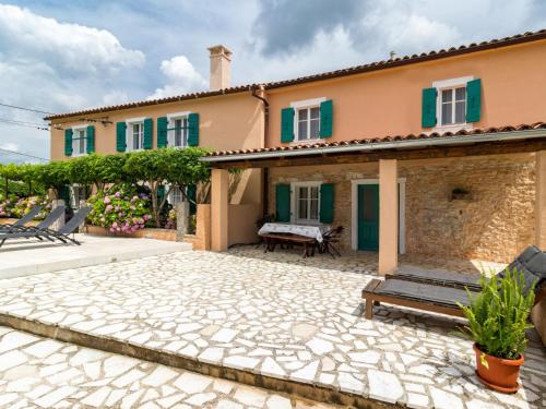 Holiday Home Hortensija by Interhome in 巴班