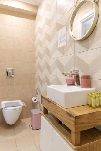 Mitos Cozy Rooms 5