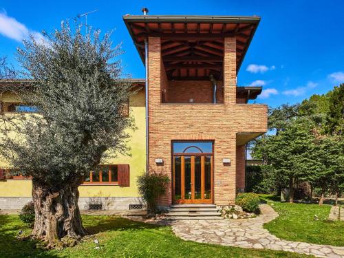  Villa Villa Naviglio Grande by Interhome in Corsico