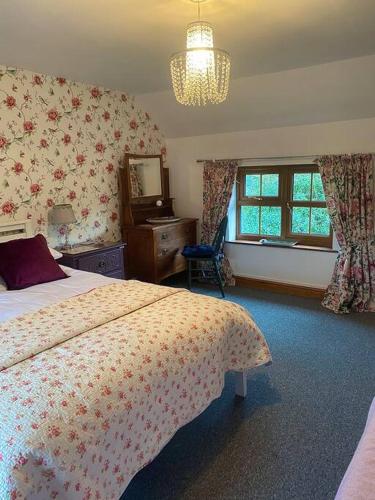 Luxury Village Cottage 5 mins to Alton Towers