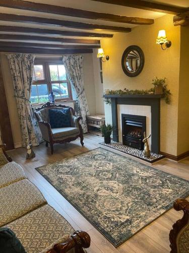 Luxury Village Cottage 5 mins to Alton Towers