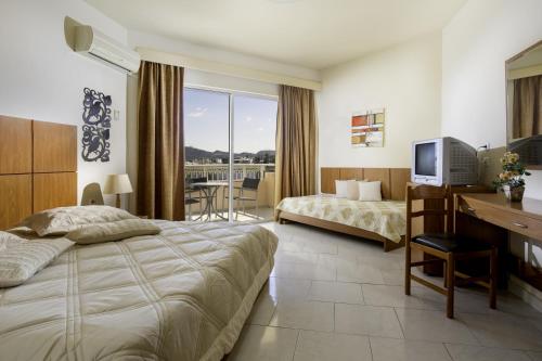Lyristis Studios & Apartments