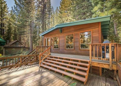 Fantastic Home In Woods With Hot Tub!