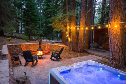 Fantastic Home In Woods With Hot Tub! - South Lake Tahoe