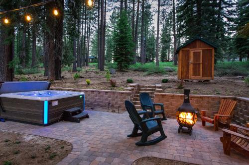 Fantastic Home In Woods With Hot Tub!