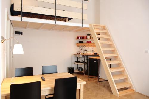 Maverick Apartments & Vintage Doubles - image 4