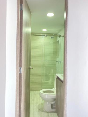 Habitación amoblada con baño privado