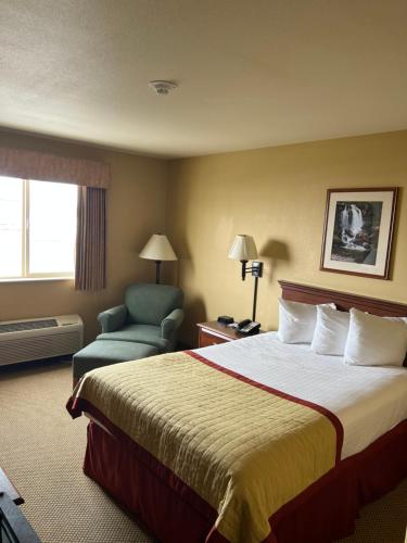 Pinedale Hotel & Suites